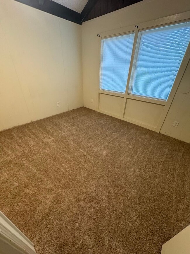 Building Photo - 3-bedroom 1.5 Bath Home ***RENT SPECIAL: *...