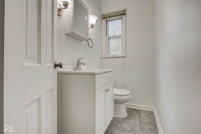 Building Photo - 5043 Boulevard Pl