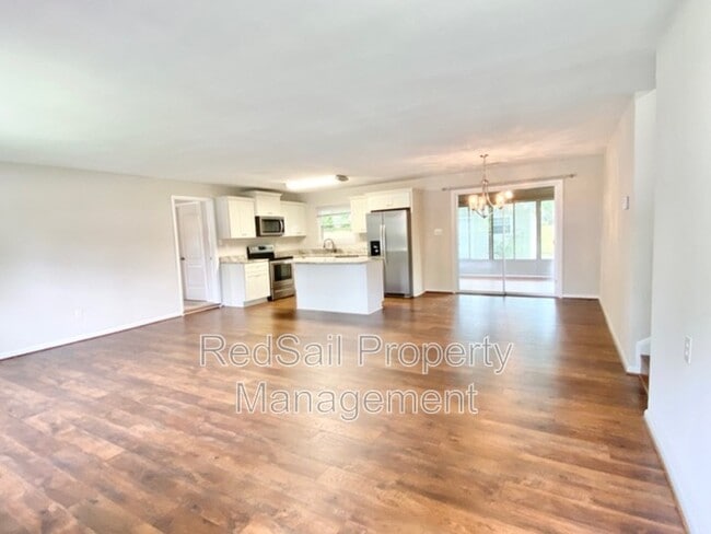 Building Photo - 504 Beech Dr