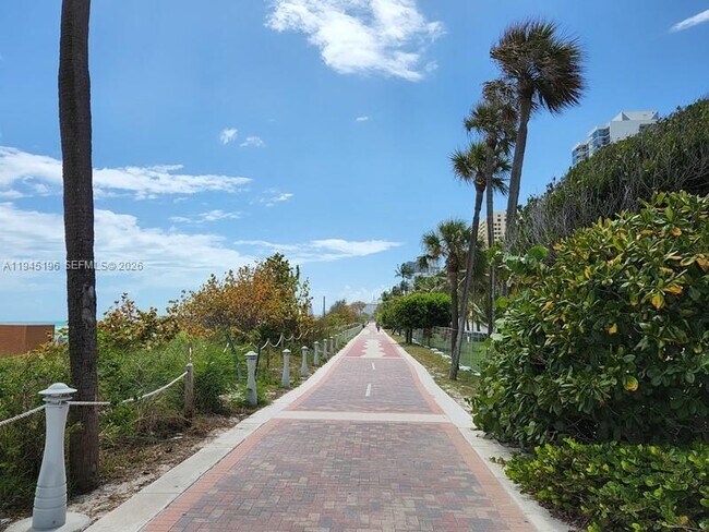 Building Photo - 2899 Collins Ave