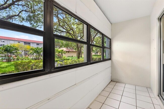 Building Photo - 1400 SW 124th Terrace