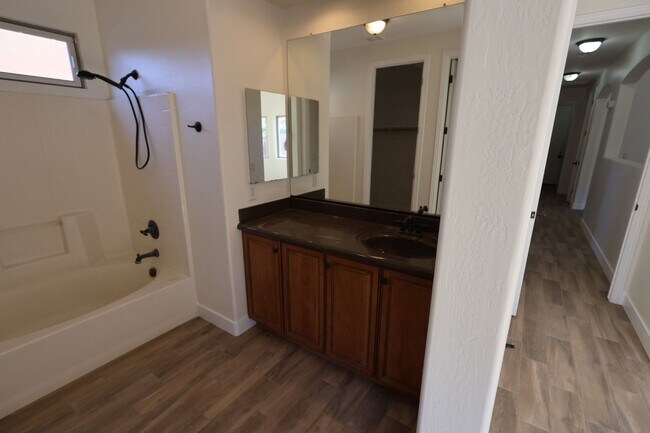 Building Photo - Remodeled 4 Bed 2 Bath Home.