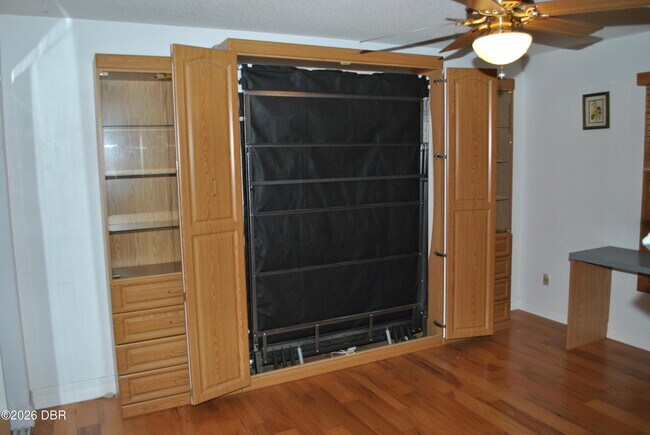 Building Photo - 5590 Lancewood Cir S