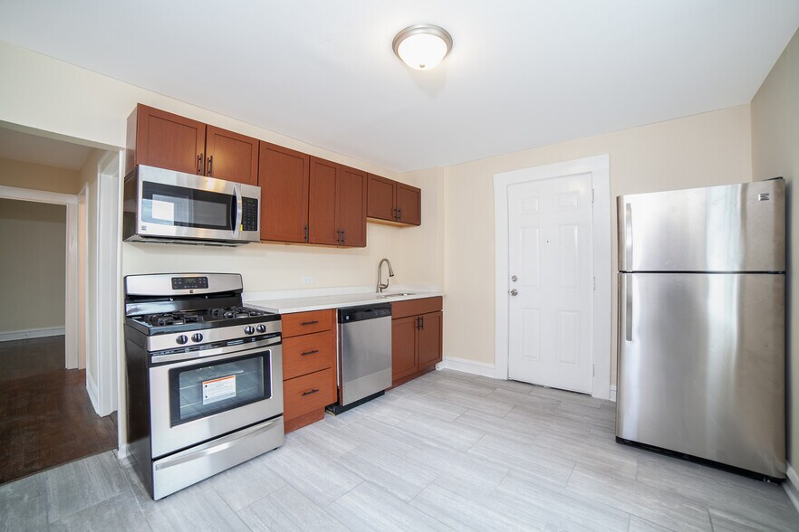 Building Photo - 3092 S Lyman St