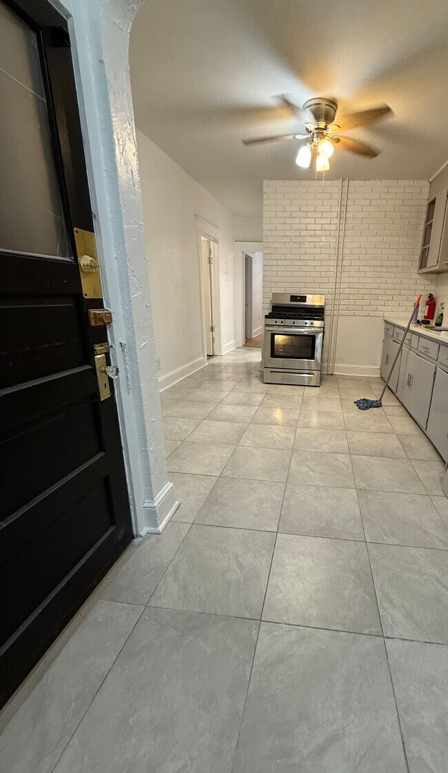 Building Photo - 16 N 7th St