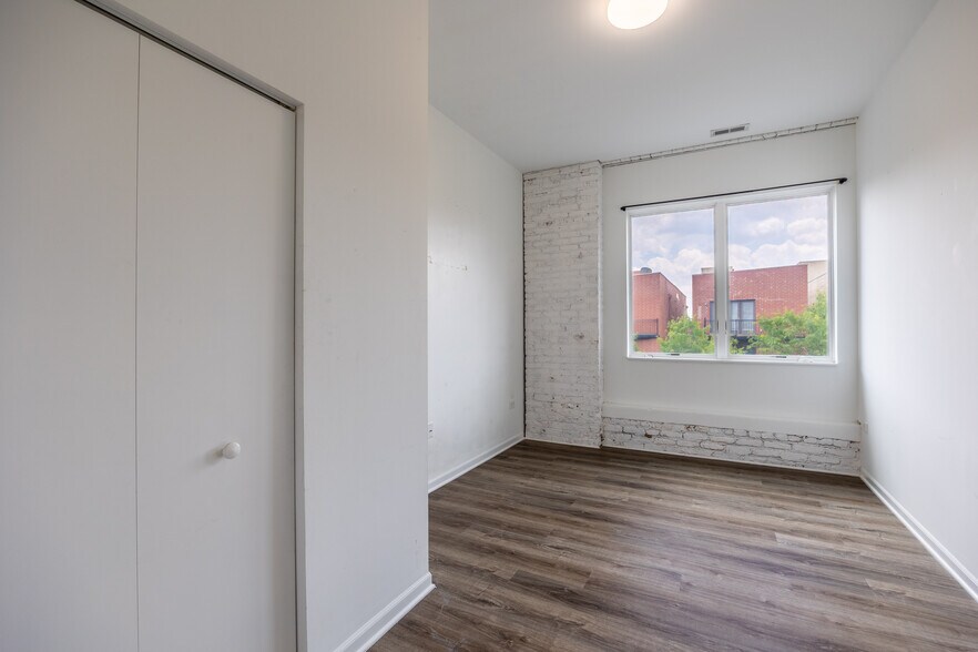 Building Photo - 2550 S Wabash Ave