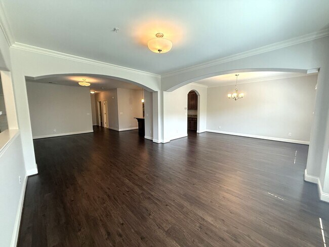 Building Photo - Spacious 2 Bedroom, 2 Bath Condo with Garage in the Heart of Middletown!