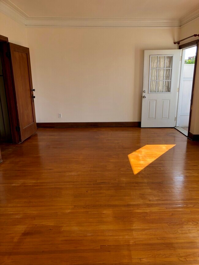 Building Photo - 202 S New Hampshire Ave