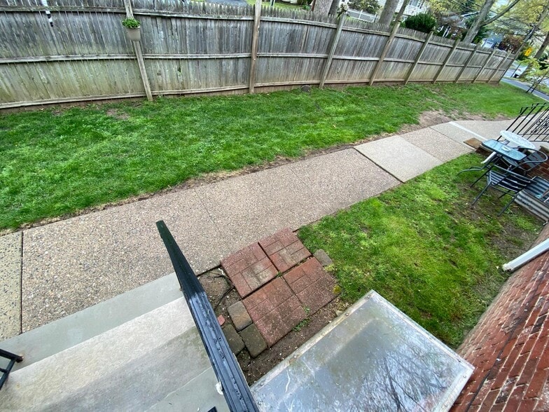 Building Photo - 601 Mountain Ave