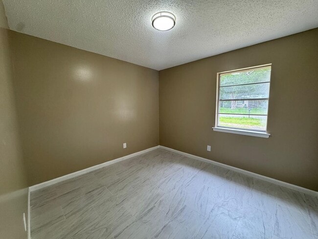 Building Photo - 1253 Athey Rd