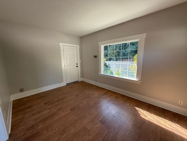 Building Photo - 61-0002