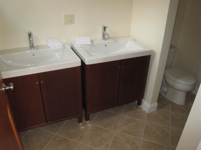 Building Photo - 6 Giles Park