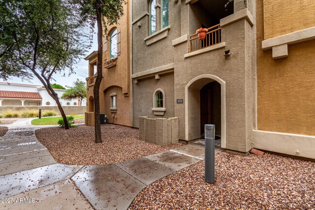 Building Photo - 240 W Juniper Ave