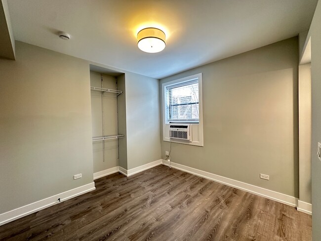 Building Photo - 508 W Belmont Ave