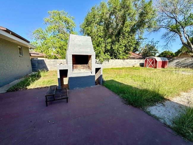 Building Photo - 405 Westmont Dr