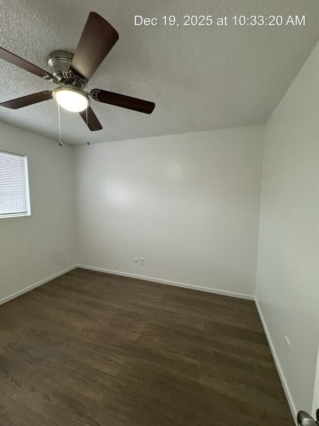 Building Photo - 3811