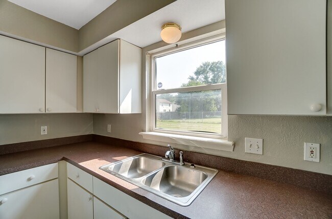 Building Photo - 3612 Willow Run Dr