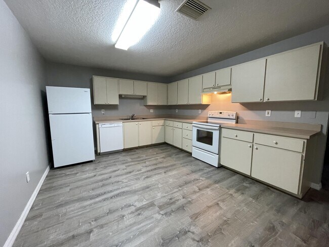 Building Photo - 2275 Granada Dr