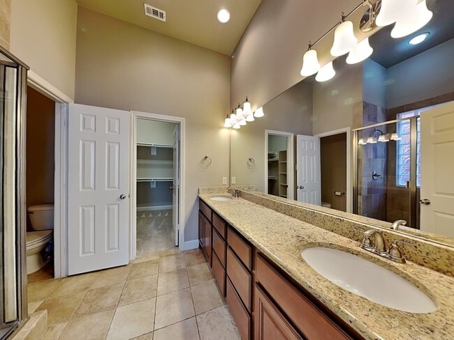 Building Photo - 2222 Marilla St