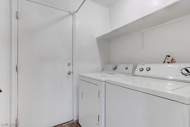 Building Photo - 1716 Anchor Dr