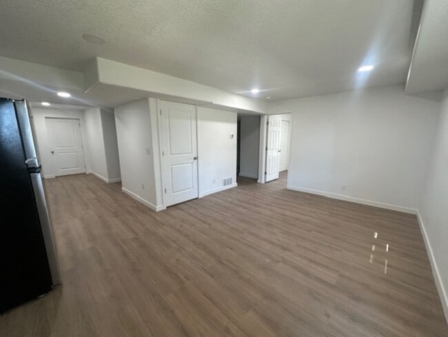 Building Photo - 936 Nichols Ave
