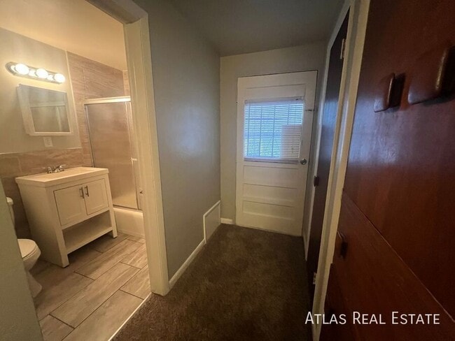 Building Photo - 835 E San Miguel St