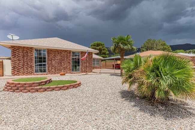 Building Photo - 3 bed 2 bath beautiful home!