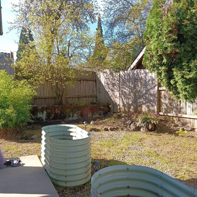 Building Photo - Charming Place To Call Home in Salem