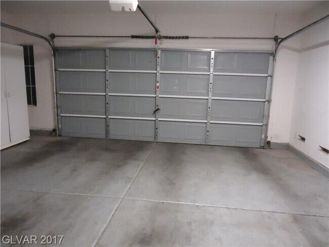 Building Photo - Freshly Remodeled 3 bed in SW