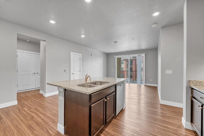 Building Photo - $1,775 - 2 Bed, 2 Bath Condo in Aurora wit...