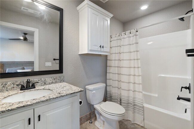 Building Photo - 5702 S 60th Pl