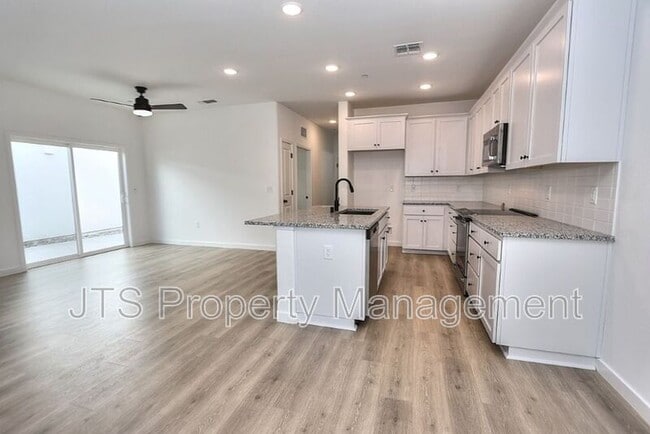 Building Photo - 4266 Aura Way