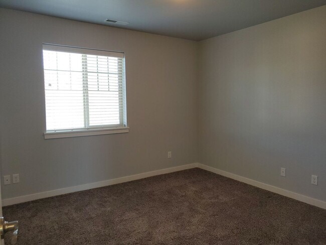 Building Photo - 8779 W Pine Valley Ln