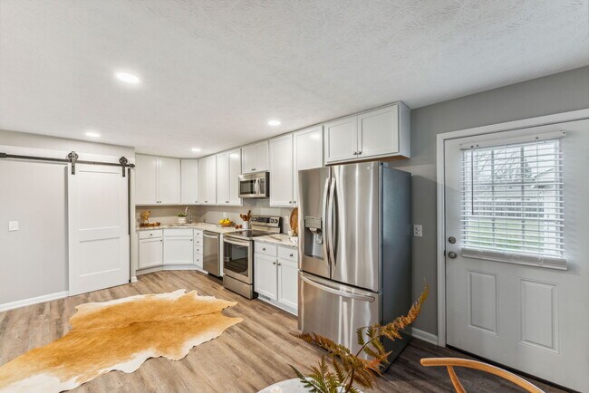 Building Photo - 4554 Moraine Ave