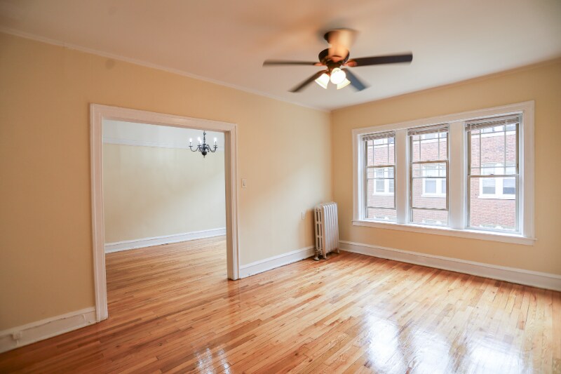 Building Photo - 1329 W Touhy Ave