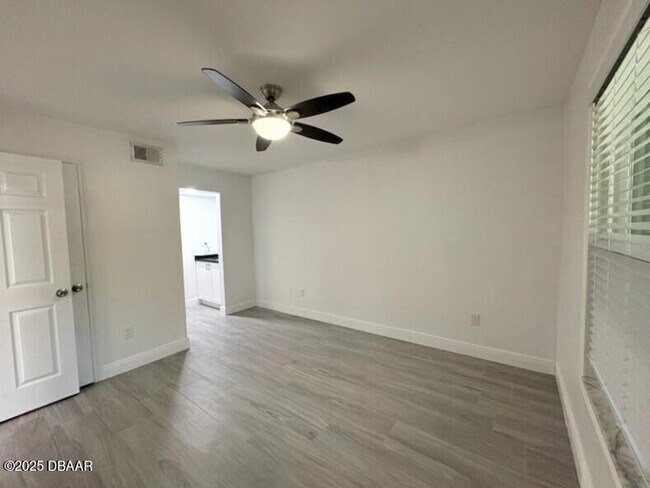 Building Photo - 1401 S Palmetto Ave