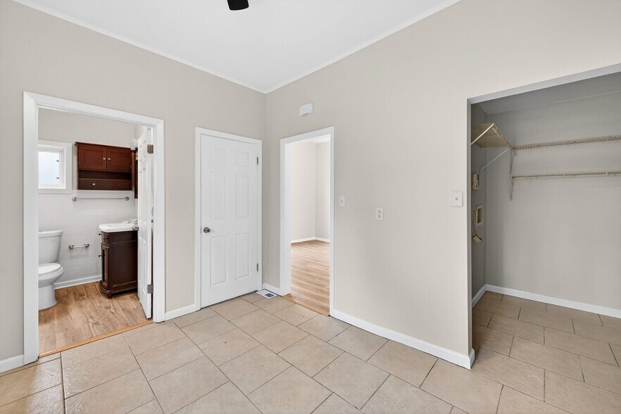 Building Photo - 4028 Schiller Pl