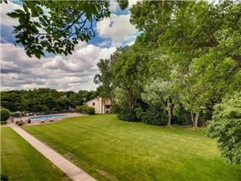 Green Space for outdoor fun - 2800 Hillsboro Ave N
