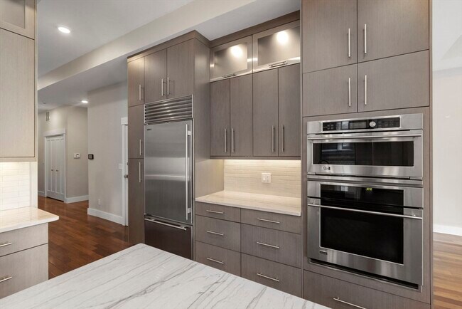 Building Photo - 132 Boylston St
