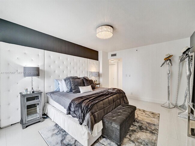 Building Photo - 20281 E Country Club Dr