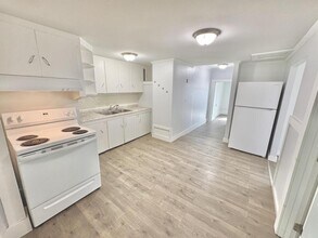 Building Photo - 1294 US-1 Apt E