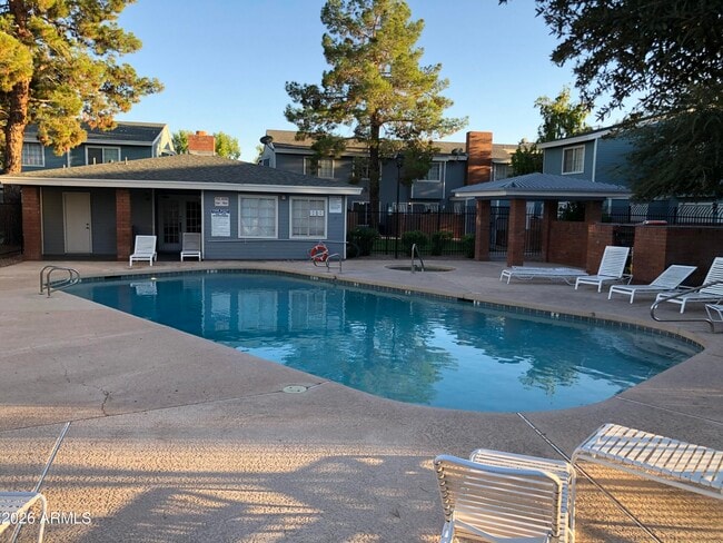 Building Photo - 2301 E University Dr