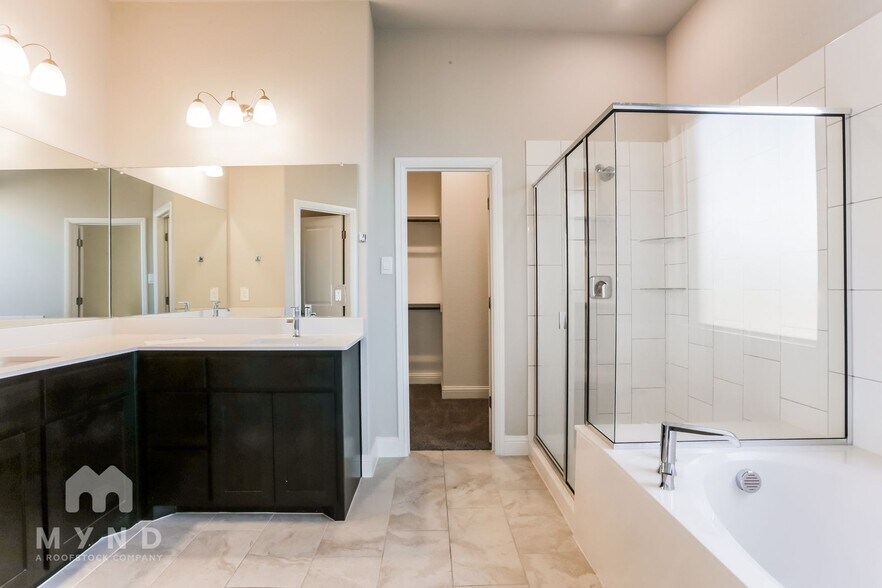 Building Photo - 6002 S 14th St