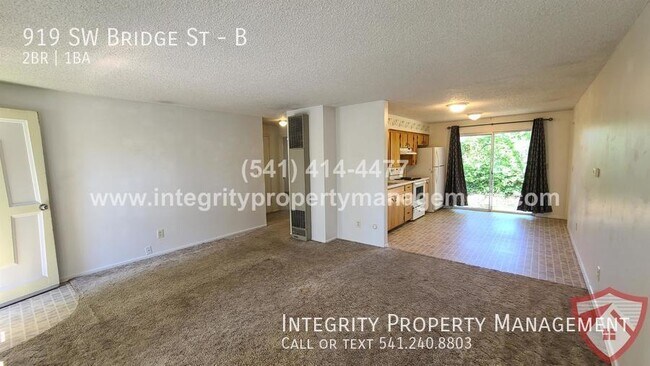 Building Photo - 919 SW Bridge St