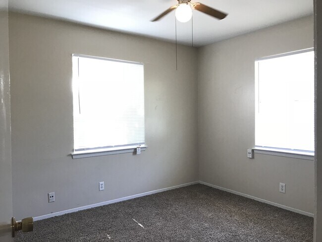 Building Photo - 5874 Castle Run Dr