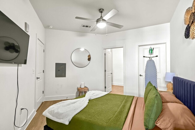 Building Photo - 455 14th St NW