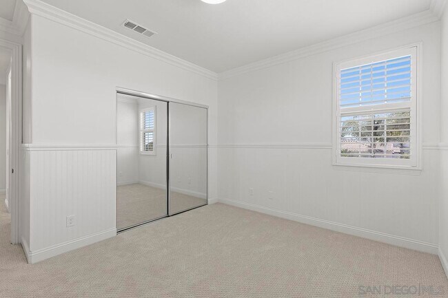 Building Photo - 6338 Huntington Dr