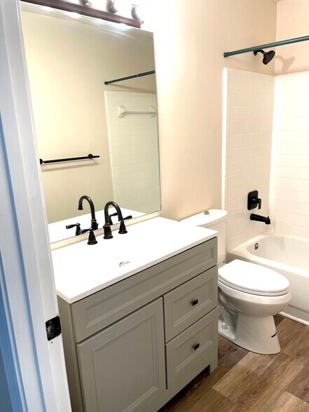 Building Photo - 2419 Traywick Chase