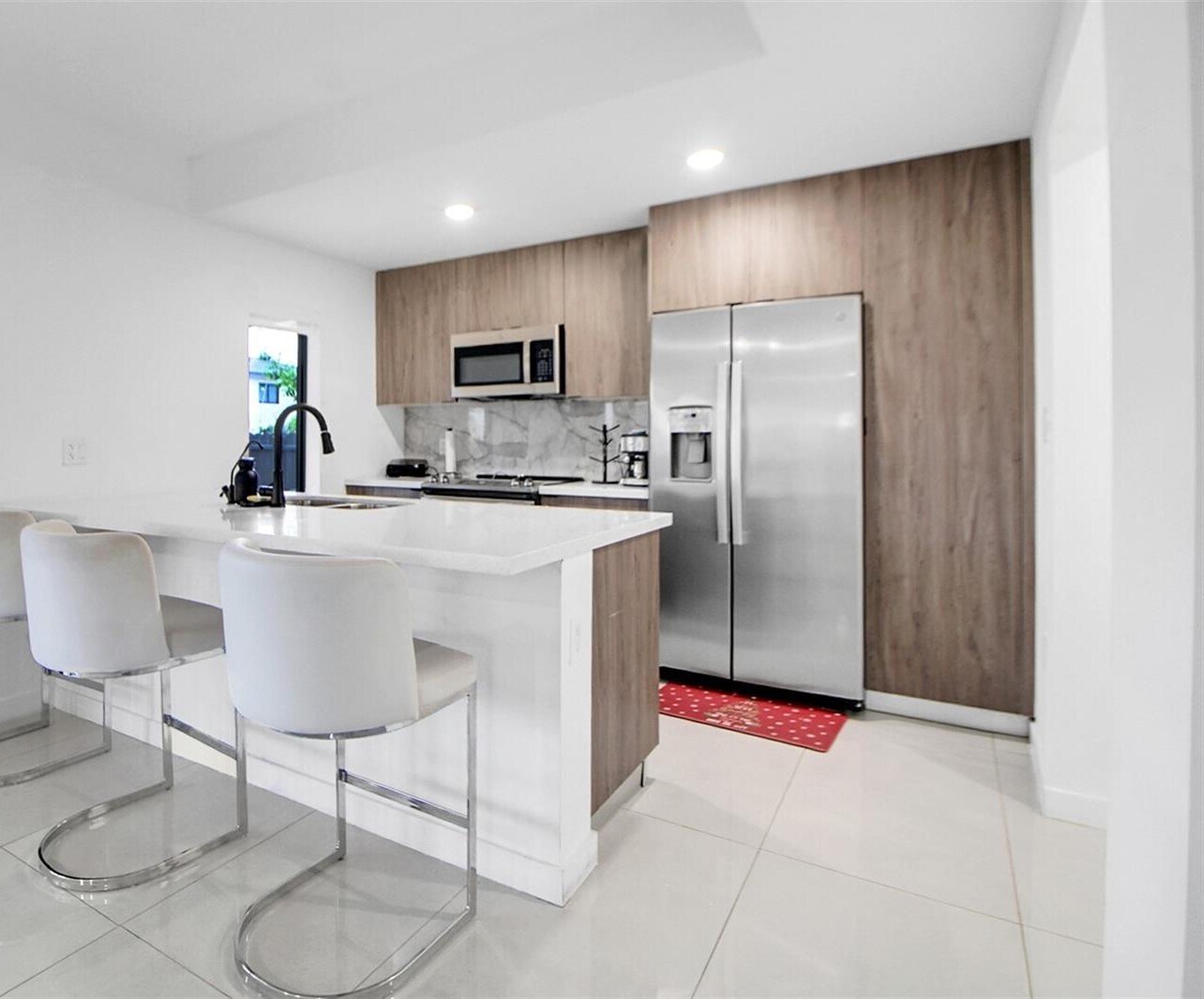 Building Photo - 320 NW 13th Ct