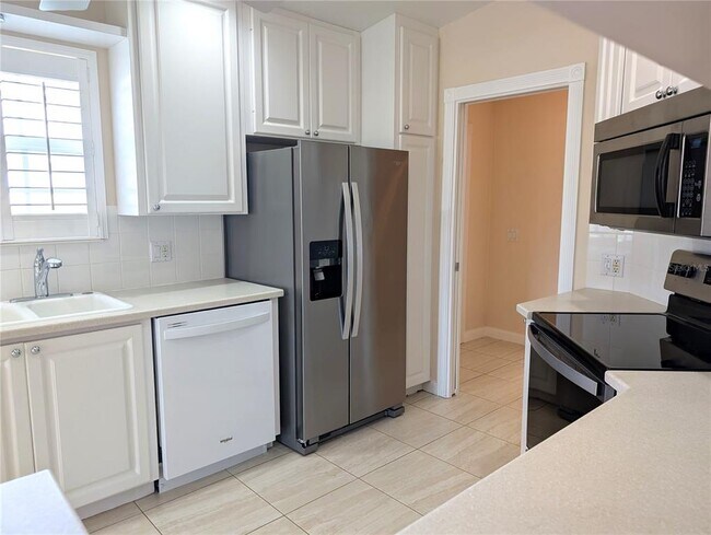 Building Photo - 5557 Avellino Pl